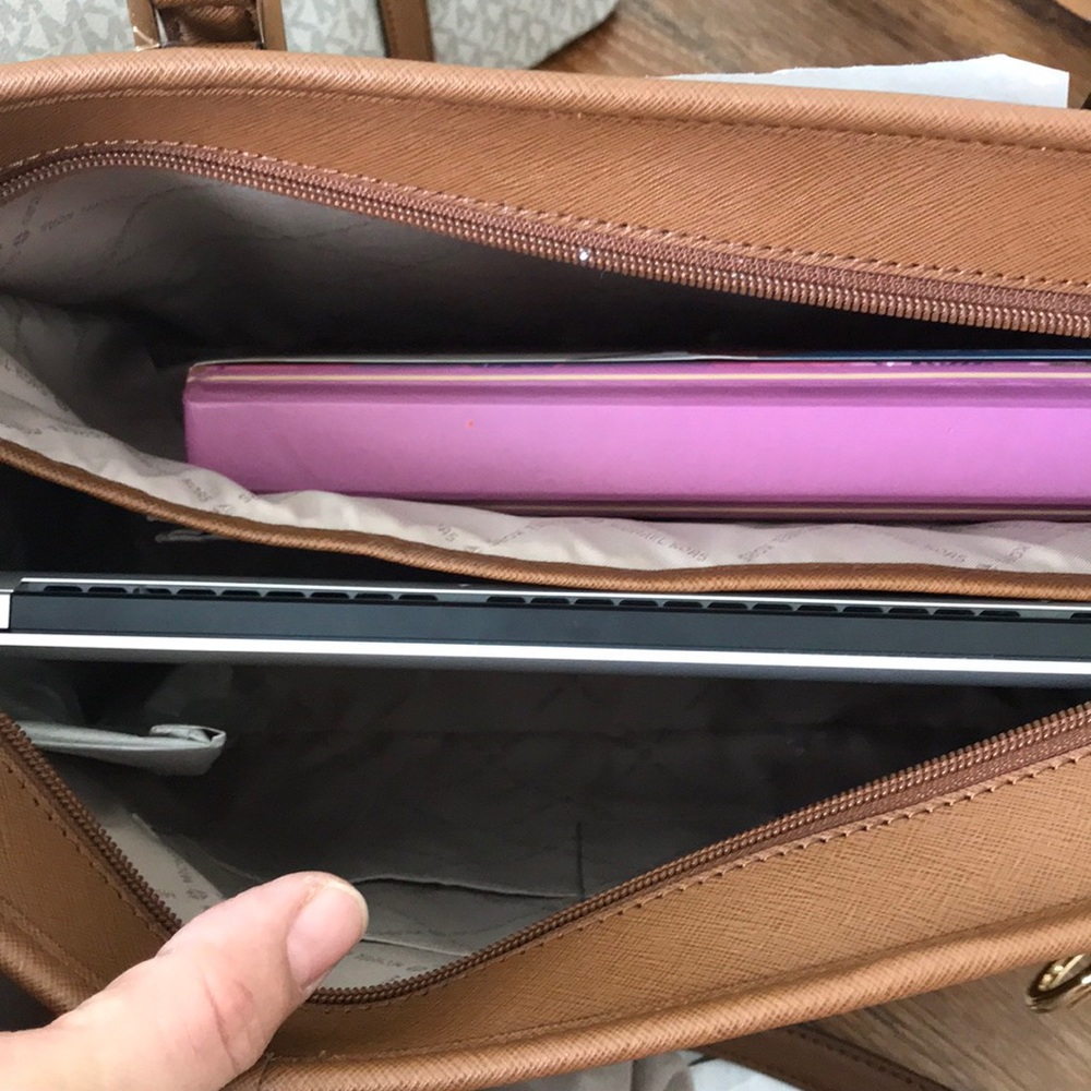 New vanilla Michael Kors Large Sady Laptop Bag - Picture 6 of 7
